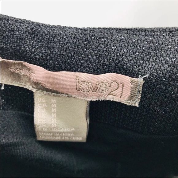 4/$45 | LOVE 21 | Black Dress Shorts | Medium - Picture 6 of 7